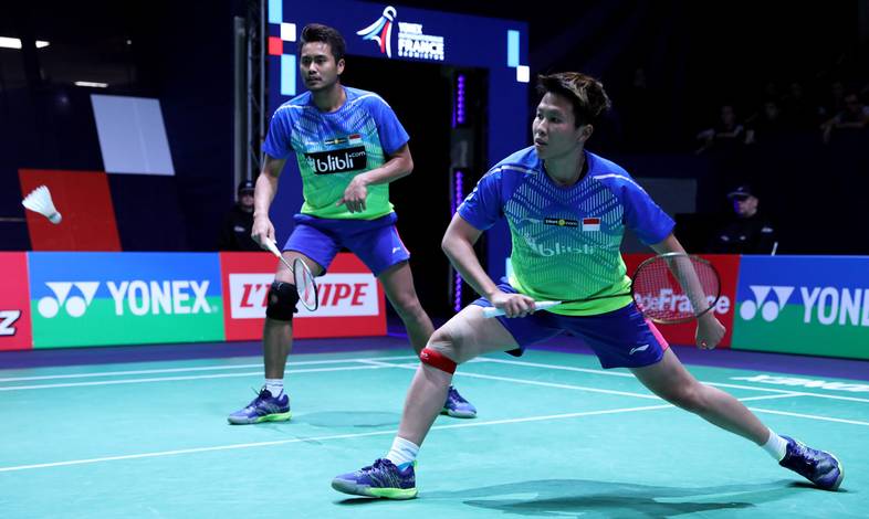 Tontowi Ahmad/Liliyana Natsir bersiap menyambut pengembalian. Tontowi Ahmad/Liliyana Natsir bersiap menyambut pengembalian.