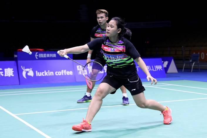 Rinov Rivaldy/Phita Haningtyas Mentari (Indonesia) menyambut pengembalian. Rinov Rivaldy/Phita Haningtyas Mentari (Indonesia) menyambut pengembalian.