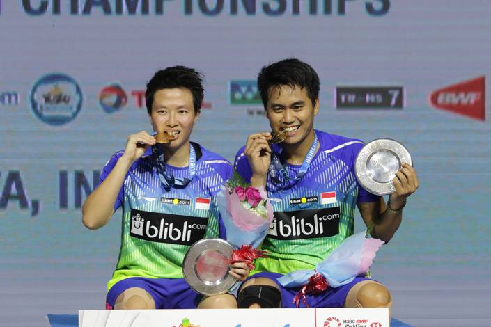Liliyana Natsir & Tontowi Ahmad (Djarum Badminton) Liliyana Natsir & Tontowi Ahmad (Djarum Badminton)