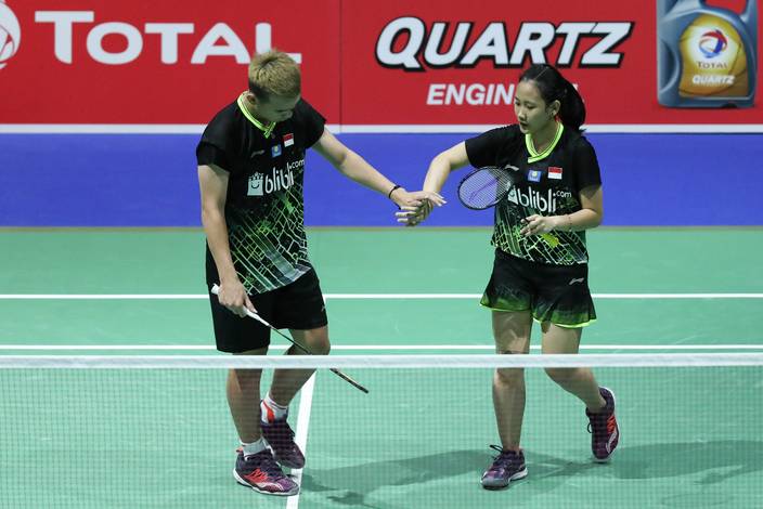 Ekspresi kekecewaan Rinov Rivaldy/Pitha Haningtys Mentari (Indonesia). Ekspresi kekecewaan Rinov Rivaldy/Pitha Haningtys Mentari (Indonesia).