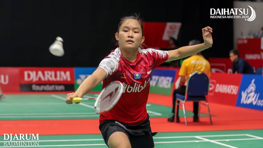 Ruselli Hartawan (Indonesia) mengembalikan shuttlecock. Ruselli Hartawan (Indonesia) mengembalikan shuttlecock.