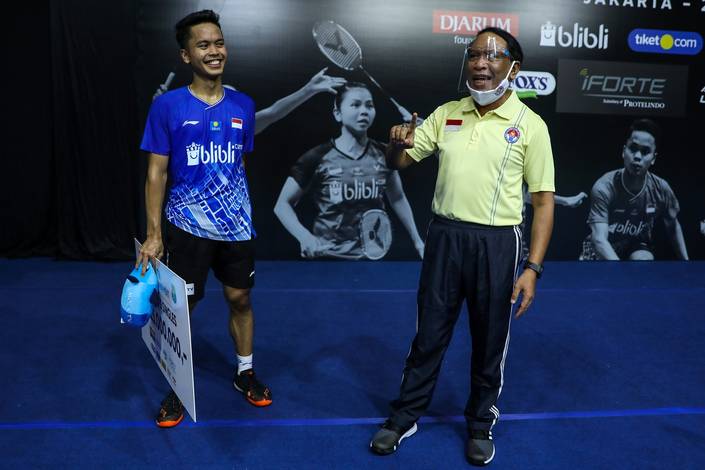 Menteri Pemuda dan Olahraga Republik Indonesia, Zainudin Amali (kanan) saat berbincang dengan Anthony Sinisuka Ginting. Menteri Pemuda dan Olahraga Republik Indonesia, Zainudin Amali (kanan) saat berbincang dengan Anthony Sinisuka Ginting.
