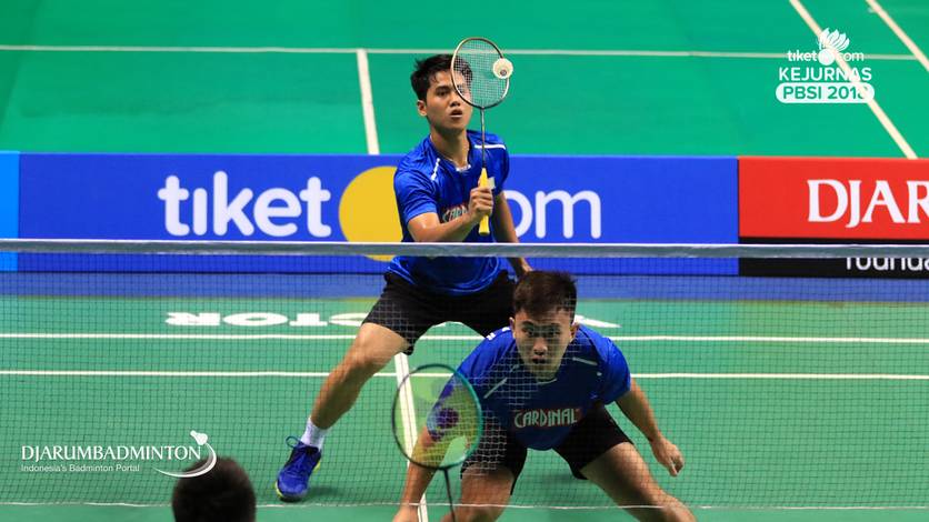 Hardianto/Reinard Dhanriano (Mutiara Cardinal) menghadang pengembalian. Hardianto/Reinard Dhanriano (Mutiara Cardinal) menghadang pengembalian.