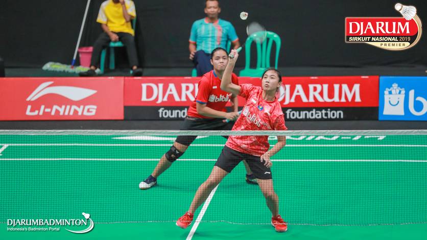 Febby Valencia Dwijayanti Gani/Rayhan Vania Salsabila (Pelatnas) bersiap menyambar pengembalian. Febby Valencia Dwijayanti Gani/Rayhan Vania Salsabila (Pelatnas) bersiap menyambar pengembalian.