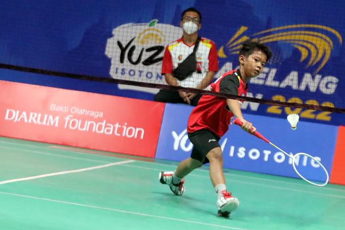 Salah seorang peserta asal klub Champion Klaten berlaga di hari pembuka YUZU Isotonic Magelang Open 2022 (Djarum Badminton) Salah seorang peserta asal klub Champion Klaten berlaga di hari pembuka YUZU Isotonic Magelang Open 2022 (Djarum Badminton)