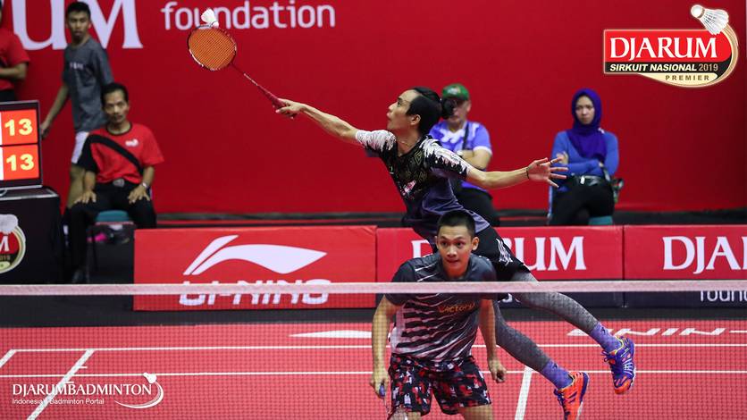 Agripina Primarahmanto Putera/Muhammad Juan Elgiffani (PB Berkat Abadi Banjarmasin/PB Victory Bogor) menghadang pengembalian. Agripina Primarahmanto Putera/Muhammad Juan Elgiffani (PB Berkat Abadi Banjarmasin/PB Victory Bogor) menghadang pengembalian.