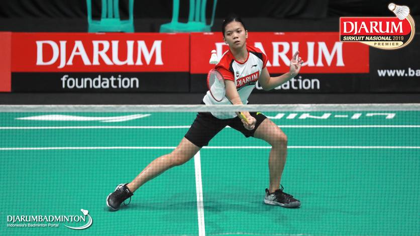 Alya Rahma Mulyani (PB Djarum Kudus) mengembalikan shuttlecock. Alya Rahma Mulyani (PB Djarum Kudus) mengembalikan shuttlecock.