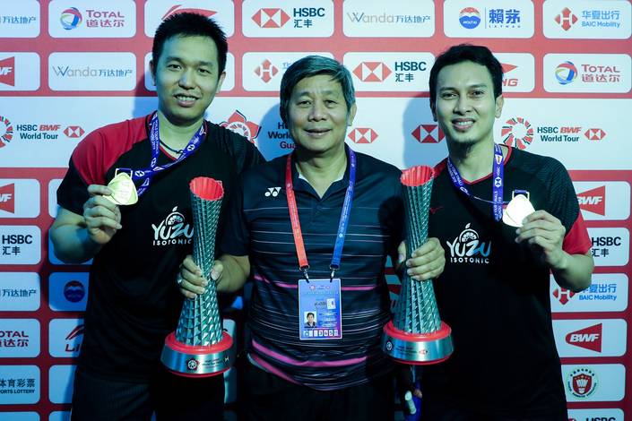 Kepala pelatih ganda putra Indonesia, Herry Iman Pierngadi (tengah) bersama Hendra Setiawan/Mohammad Ahsan. Kepala pelatih ganda putra Indonesia, Herry Iman Pierngadi (tengah) bersama Hendra Setiawan/Mohammad Ahsan.