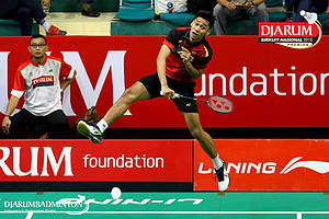Muhammad Aldo Apriyandi (PB Djarum Kudus) melepaskan serangan.