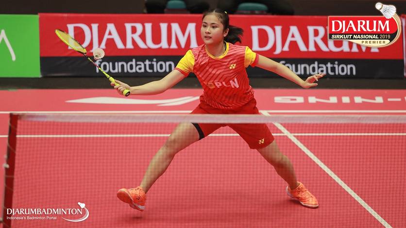 Maria Veronica Ngadien Prawesti (PB SGS PLN) menyambut pengembalian. Maria Veronica Ngadien Prawesti (PB SGS PLN) menyambut pengembalian.