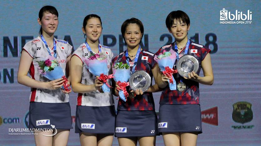 Yuki Fukushima/Sayaka Hirota (kanan) bersama Wakana Nagahara/Mayu Matsumoto. Yuki Fukushima/Sayaka Hirota (kanan) bersama Wakana Nagahara/Mayu Matsumoto.