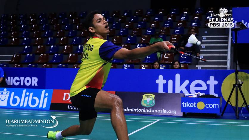 Chico Aura Dwi Wardoyo (Indonesia) mengembalikan shuttlecock. Chico Aura Dwi Wardoyo (Indonesia) mengembalikan shuttlecock.