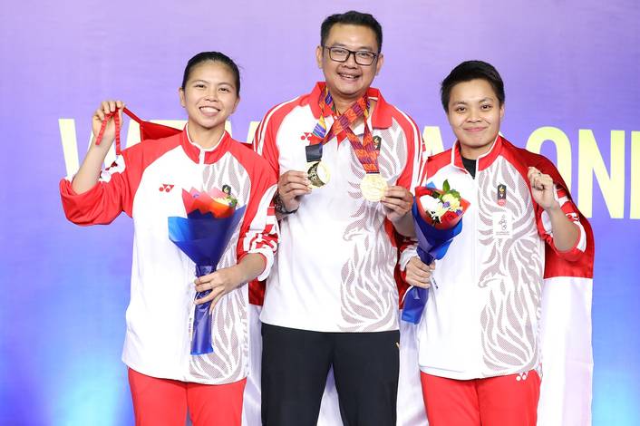 Ganda putri Indonesia, Greysia Polii/Apriyani Rahayu bersama pelatih Eng Hian. (Foto: PP PBSI) Ganda putri Indonesia, Greysia Polii/Apriyani Rahayu bersama pelatih Eng Hian. (Foto: PP PBSI)