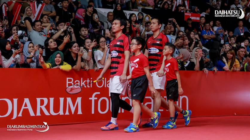 Hendra Setiawan/Mohammad Ahsan (Indonesia) saat memasuki arena pertandingan. Hendra Setiawan/Mohammad Ahsan (Indonesia) saat memasuki arena pertandingan.