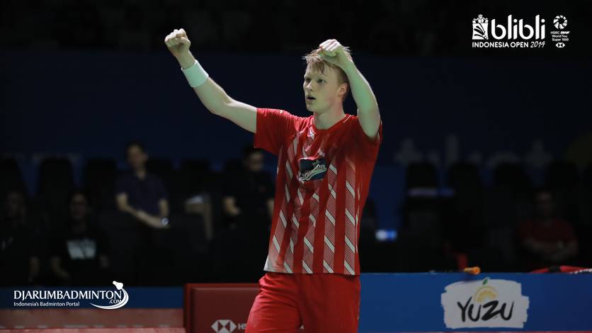 Selebrasi kemenangan tunggal putra Denmark, Anders Antonsen. Selebrasi kemenangan tunggal putra Denmark, Anders Antonsen.