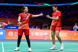 Indah Cahya Sari Jamil & Adnan Maulana (Humas PP PBSI)