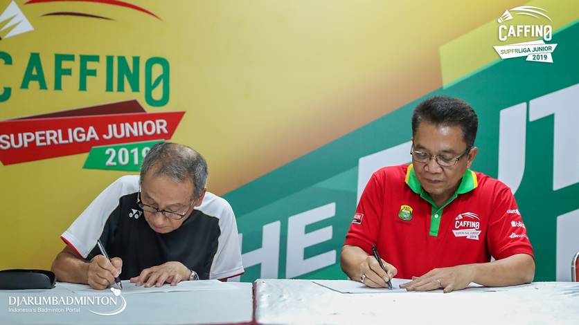 Sekretaris Jenderal PP PBSI, Achmad Budiharto (kanan) dan Director General Kumamoto Badminton Association, Osami Mizuno saat menandatangani kontrak kerjasama. Sekretaris Jenderal PP PBSI, Achmad Budiharto (kanan) dan Director General Kumamoto Badminton Association, Osami Mizuno saat menandatangani kontrak kerjasama.