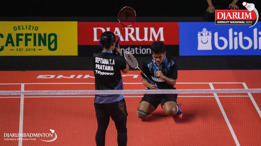 Selebrasi kemenangan Muliadi Rizka Saputra/Trisma Arlisa Septiana (PB Pratama Badminton Academy). Selebrasi kemenangan Muliadi Rizka Saputra/Trisma Arlisa Septiana (PB Pratama Badminton Academy).