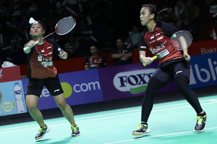 Agatha Imanuela/Febriana Dwipuji Kusuma (PB Djarum Kudus) bersiap menghadang pengembalian. Agatha Imanuela/Febriana Dwipuji Kusuma (PB Djarum Kudus) bersiap menghadang pengembalian.