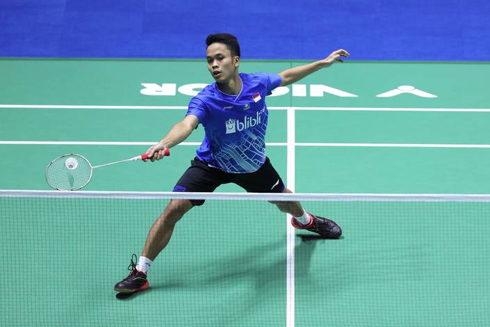 Anthony Sinisuka Ginting (Indonesia) menyambut pengembalian. Anthony Sinisuka Ginting (Indonesia) menyambut pengembalian.