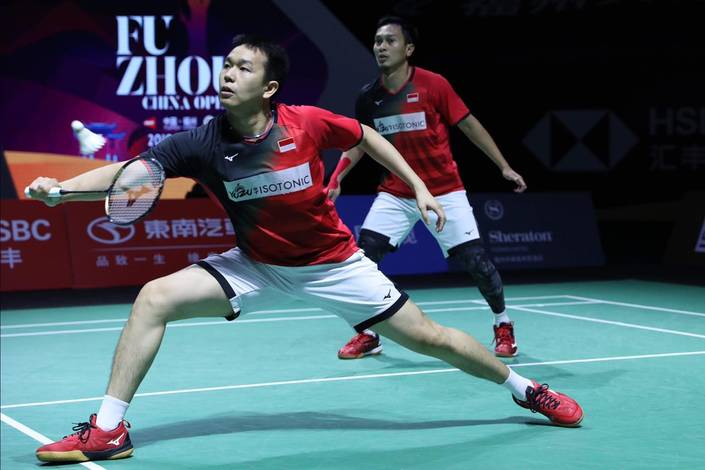 Hendra Setiawan/Mohammad Ahsan (Indonesia) mengembalikan shuttlecock. Hendra Setiawan/Mohammad Ahsan (Indonesia) mengembalikan shuttlecock.