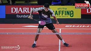 Riyanto Subagja (PB Pertamina Fastron) menghadang serangan.