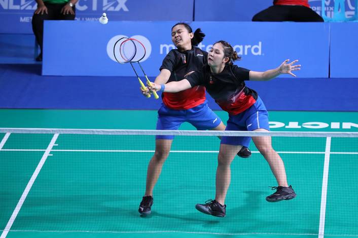 Siti Fadia Silva Ramadhanti/Ribka Sugiarto (Indonesia) mengembalikan shuttlecock. Siti Fadia Silva Ramadhanti/Ribka Sugiarto (Indonesia) mengembalikan shuttlecock.