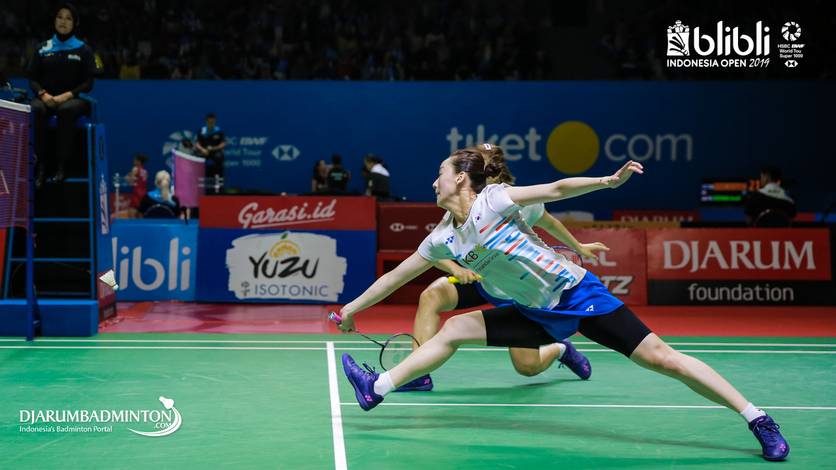 Lee So Hee/Shin Seung Chan (Korea) reaching the return shots. Lee So Hee/Shin Seung Chan (Korea) reaching the return shots.