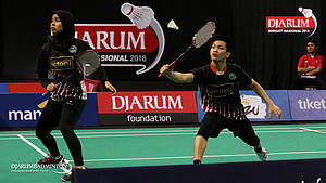 M. Juan Elgiffani/Windi Siti Mulyani (Victory Bogor) menyambut pengembalian.