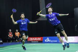 Kevin Sanjaya Sukamuljo/Moh. Reza Pahlevi Isfahani menghadang pengembalian.
