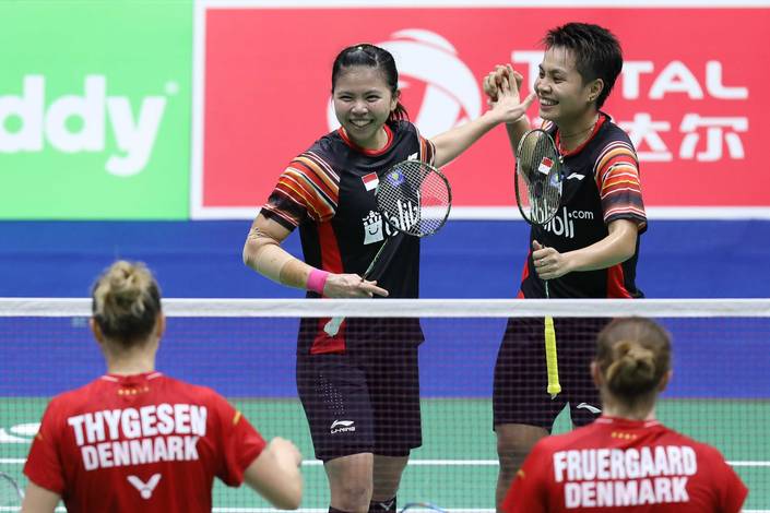 Selebrasi kemenangan Greysia Polii/Apriyani Rahayu (Indonesia). Selebrasi kemenangan Greysia Polii/Apriyani Rahayu (Indonesia).