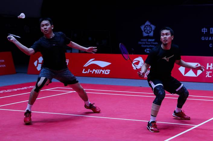 Hendra Setiawan/Mohammad Ahsan (Indonesia) bersiap menyambut pengembalian. Hendra Setiawan/Mohammad Ahsan (Indonesia) bersiap menyambut pengembalian.