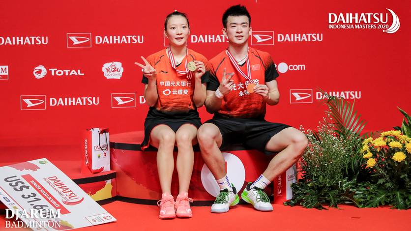 Zheng Si Wei/Huang Ya Qiong (Tiongkok) saat menjuarai Daihatsu Indonesia Masters 2020 BWF World Tour Super 500. Zheng Si Wei/Huang Ya Qiong (Tiongkok) saat menjuarai Daihatsu Indonesia Masters 2020 BWF World Tour Super 500.