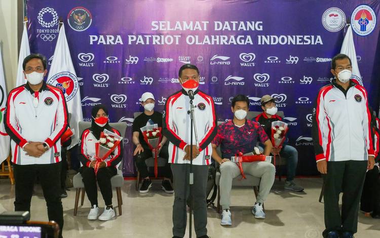 Menteri Pemuda dan Olahraga Republik Indonesia, Zainudin Amali (tengah) saat memberikan sambutan. (Foto: PP PBSI) Menteri Pemuda dan Olahraga Republik Indonesia, Zainudin Amali (tengah) saat memberikan sambutan. (Foto: PP PBSI)