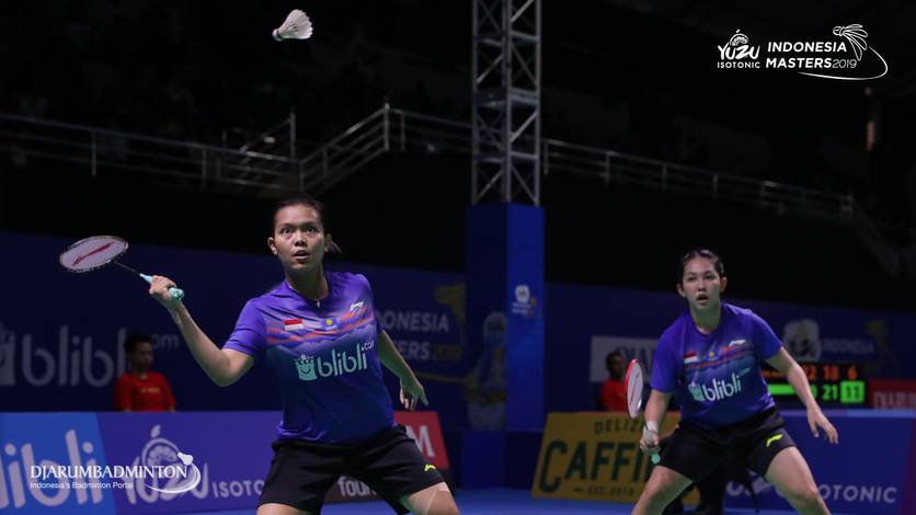 Ribka Sugiarto/Siti Fadia Silva Ramadhanti (Indonesia) bersiap menyambut pengembalian. Ribka Sugiarto/Siti Fadia Silva Ramadhanti (Indonesia) bersiap menyambut pengembalian.