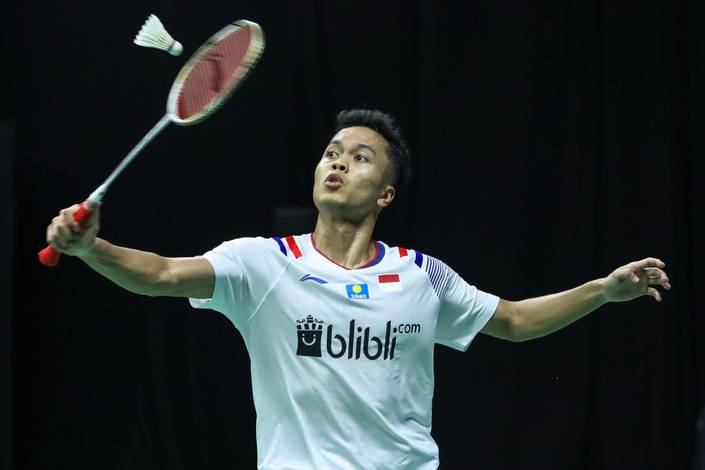 Anthony Sinisuka Ginting (Indonesia) menyambut pengembalian. Anthony Sinisuka Ginting (Indonesia) menyambut pengembalian.