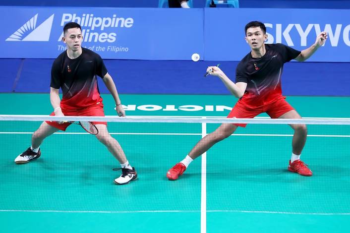 Fajar Alfian/Muhammad Rian Ardianto (Indonesia) bersiap menghadang serangan.