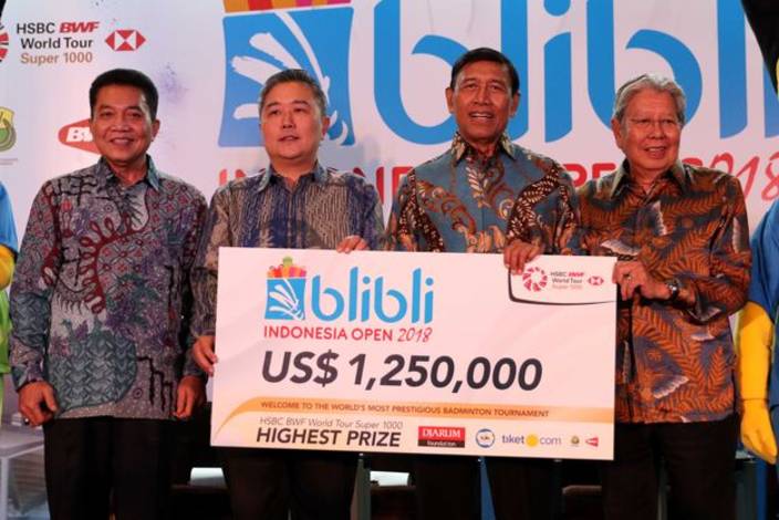Achmad Budiharto, Kusumo Martanto, Wiranto, and Yan Haryadi Susanto take a picture with Check Prize Blibli Indonesia Open 2018 as Symbolic. Achmad Budiharto, Kusumo Martanto, Wiranto, and Yan Haryadi Susanto take a picture with Check Prize Blibli Indonesia Open 2018 as Symbolic.