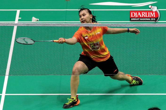 Gabriela Meilani Moningka (Berkat Abadi) mengembalikan shuttlecock. Gabriela Meilani Moningka (Berkat Abadi) mengembalikan shuttlecock.