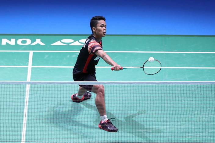 Anthony Sinisuka Ginting (Indonesia) mengembalikan shuttlecock. Anthony Sinisuka Ginting (Indonesia) mengembalikan shuttlecock.