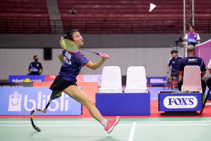 Atlet para bulu tangkis asal Australia, Amonrat Jamporn, bertanding pada hari pembuka FOX'S Indonesia Para Badminton Internasional 2022 (Djarum Badminton) Atlet para bulu tangkis asal Australia, Amonrat Jamporn, bertanding pada hari pembuka FOX'S Indonesia Para Badminton Internasional 2022 (Djarum Badminton)