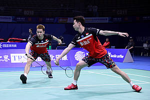 Kevin Sanjaya Sukamuljo/Marcus Fernaldi Gideon (Indonesia) menyambut pengembalian.