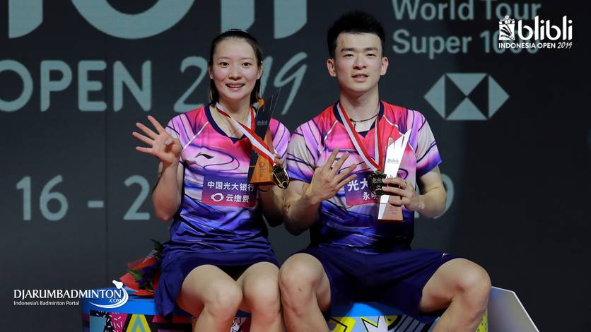 Zheng Siwei/Huang Yaqiong (Tiongkok) keluar sebagai juara ganda campuran Blibli Indonesia Open 2019. Zheng Siwei/Huang Yaqiong (Tiongkok) keluar sebagai juara ganda campuran Blibli Indonesia Open 2019.