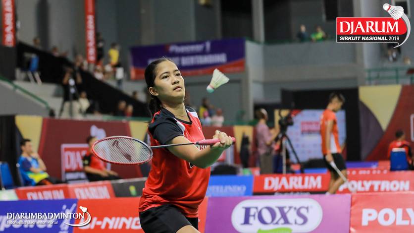 Irdina Naurah Mirza (PB Djarum Kudus) menyambut pengembalian. Irdina Naurah Mirza (PB Djarum Kudus) menyambut pengembalian.