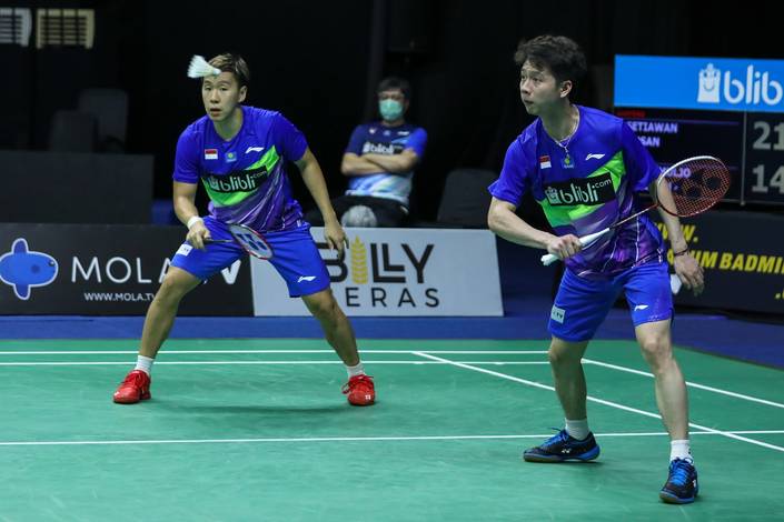Kevin Sanjaya Sukamuljo/Marcus Fernaldi Gideon (Tim Harimau) bersiap menghadang pengembalian. Kevin Sanjaya Sukamuljo/Marcus Fernaldi Gideon (Tim Harimau) bersiap menghadang pengembalian.