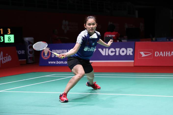 Ruselli Hartawan (Indonesia) bersiap menghadang pengembalian. Ruselli Hartawan (Indonesia) bersiap menghadang pengembalian.