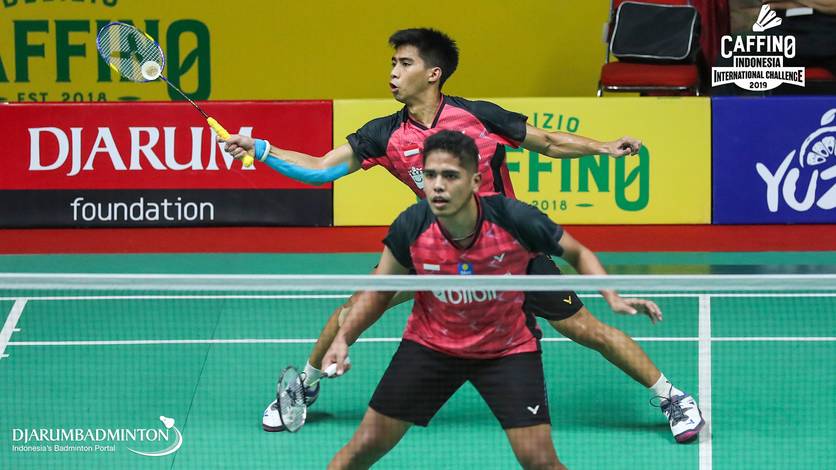 Sabar Karyaman Gutama/Frengky Wijaya Putra (Indonesia) menyambut pengembalian. Sabar Karyaman Gutama/Frengky Wijaya Putra (Indonesia) menyambut pengembalian.