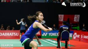 Ratchanok Intanon (Thailand) bersiap menyambut pengebalian.