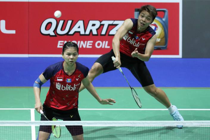 Greysia Polii/Apriyani Rahayu (Indonesia) melepaskan serangan. Greysia Polii/Apriyani Rahayu (Indonesia) melepaskan serangan.