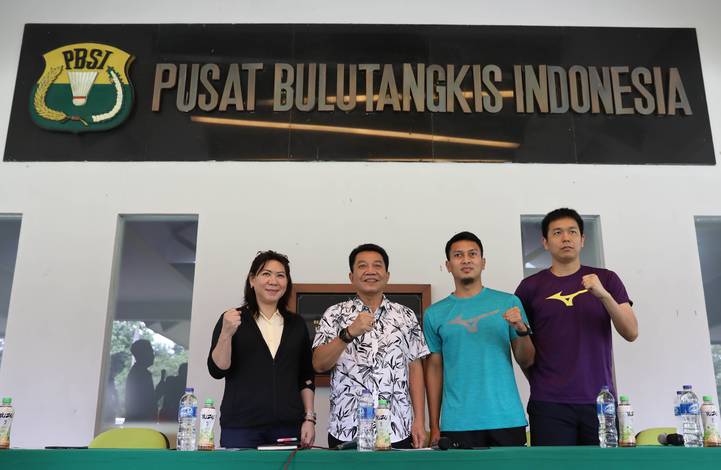 Dari kiri: Susy Susanti, Achmad Budiharto, Mohammad Ahsan dan Hendra Setiawan. Dari kiri: Susy Susanti, Achmad Budiharto, Mohammad Ahsan dan Hendra Setiawan.